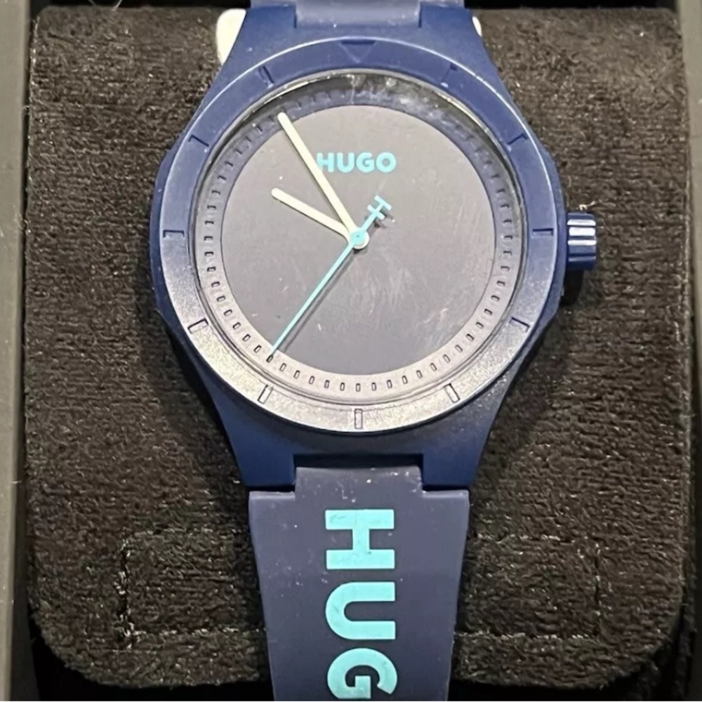 New In box. Hugo Boss Men's Lit For Him Quartz Blue Silicone Watch - Great gift - Picture 7 of 16